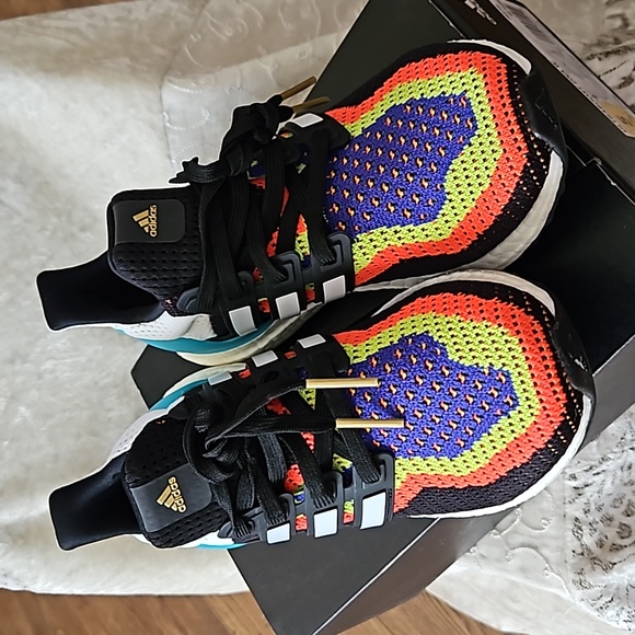 Adidas Ultraboost DNA Multicolor Running Shoe - Size 5 - Picture 1 of 11